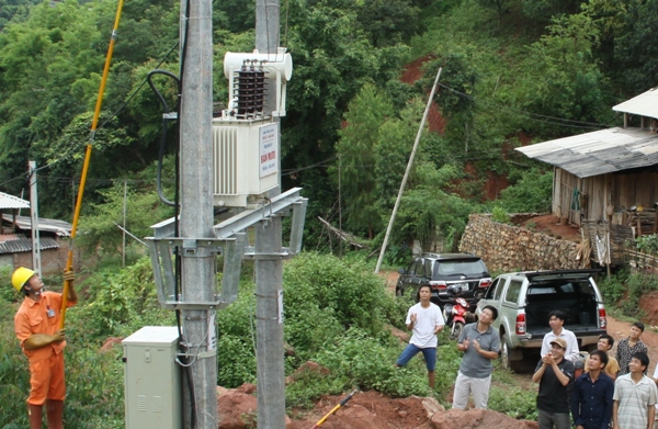 Sơn La: Đưa điện lưới quốc gia về bản làng