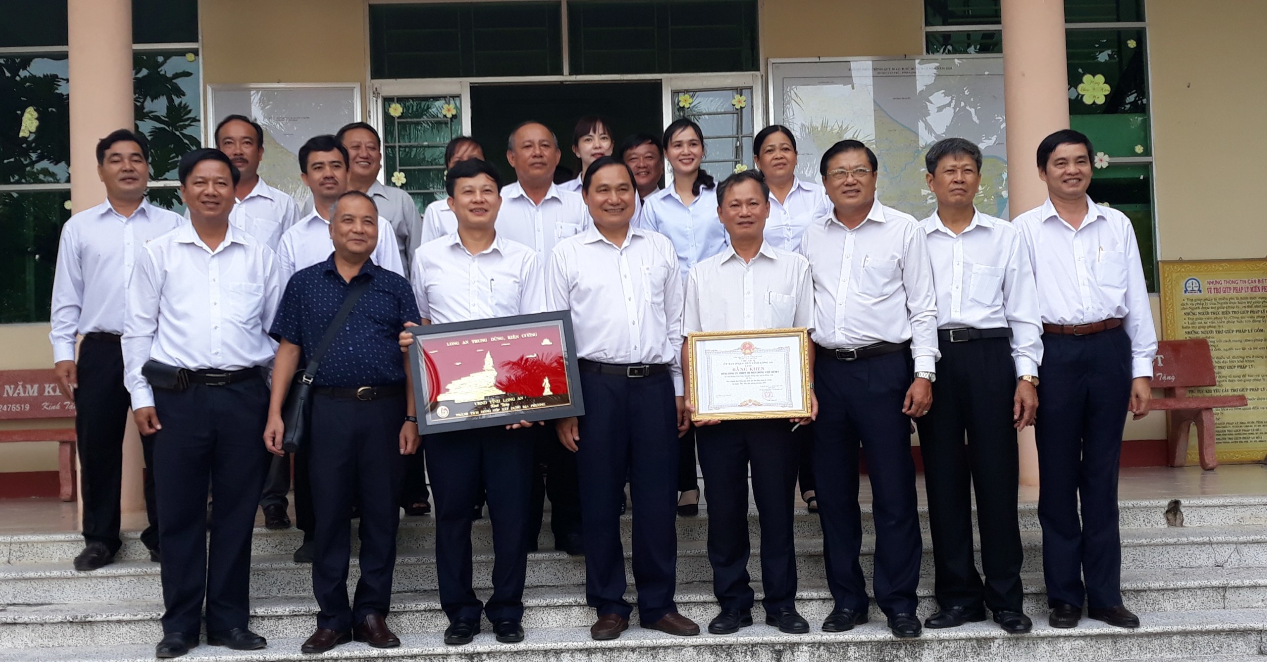 EEMC chung tay cùng Tổng công ty Điện lực miền Nam (EVNSPC)  và UBND tỉnh Long An trao tặng nhà đại đoàn kết